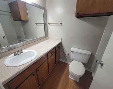 7250 W Greens Road - Photo Thumbnail 8