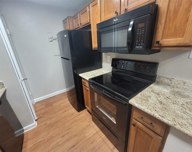7250 W Greens Road - Photo Thumbnail 5