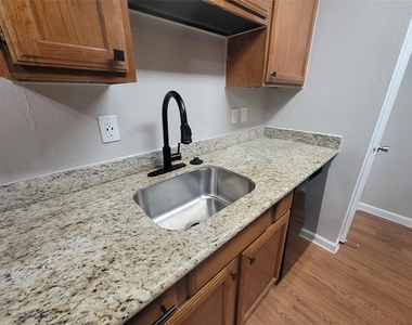 7250 W Greens Road - Photo Thumbnail 4