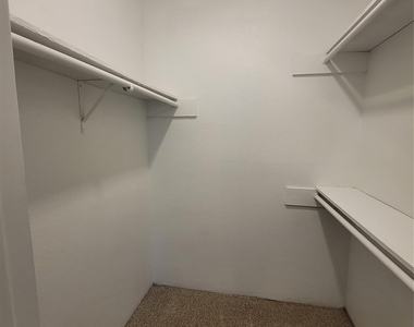 7250 W Greens Road - Photo Thumbnail 10