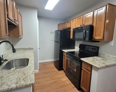 7250 W Greens Road - Photo Thumbnail 3