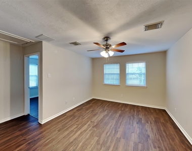 2219 Shady Pine Drive - Photo Thumbnail 16