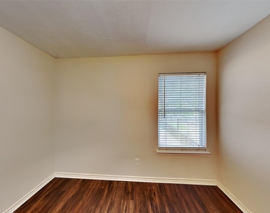 2219 Shady Pine Drive - Photo Thumbnail 11