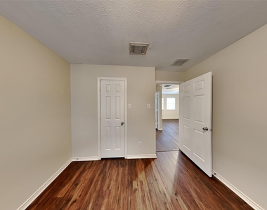 2219 Shady Pine Drive - Photo Thumbnail 12