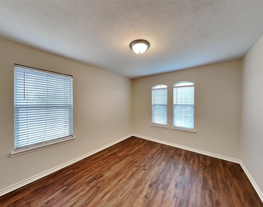 2219 Shady Pine Drive - Photo Thumbnail 17