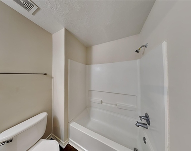 2219 Shady Pine Drive - Photo Thumbnail 15