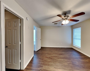 2219 Shady Pine Drive - Photo Thumbnail 8