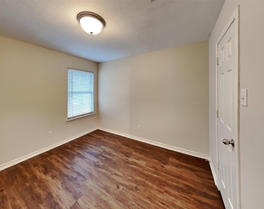 2219 Shady Pine Drive - Photo Thumbnail 13