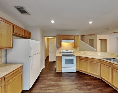 2219 Shady Pine Drive - Photo Thumbnail 4