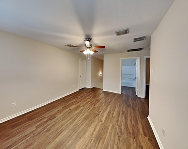 2219 Shady Pine Drive - Photo Thumbnail 6
