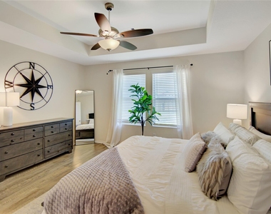 14032 Amelia Drive - Photo Thumbnail 5