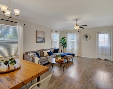 14032 Amelia Drive - Photo Thumbnail 3