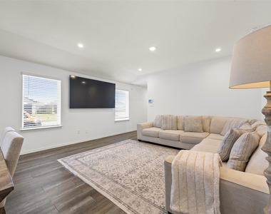 5455 Desert Glen Dr - Photo Thumbnail 5