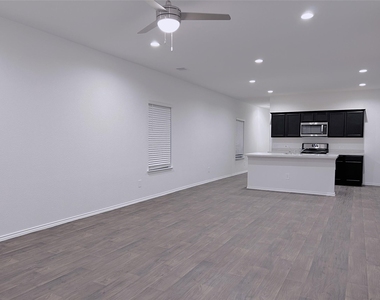 14866 Cypress Hollow Drive - Photo Thumbnail 4