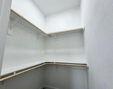 328 Clearwater St - Photo Thumbnail 10