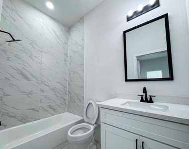 328 Clearwater St - Photo Thumbnail 9