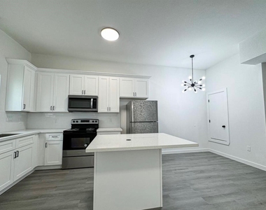328 Clearwater St - Photo Thumbnail 1