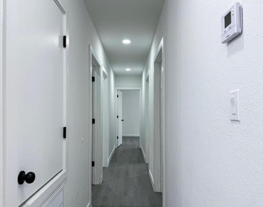 328 Clearwater St - Photo Thumbnail 4