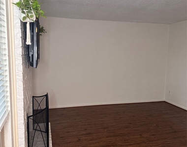 1413 Bonanza Road - Photo Thumbnail 5