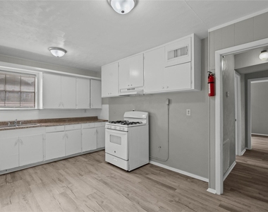 2729 Main Street - Photo Thumbnail 4