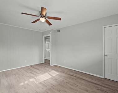 2729 Main Street - Photo Thumbnail 6