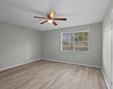 2729 Main Street - Photo Thumbnail 3