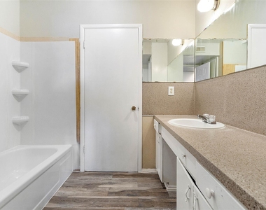 2729 Main Street - Photo Thumbnail 9