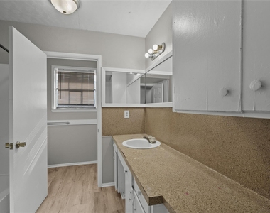 2729 Main Street - Photo Thumbnail 10
