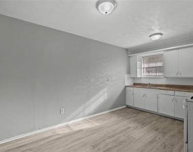 2729 Main Street - Photo Thumbnail 5