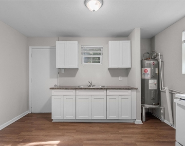 2328 Boss Street - Photo Thumbnail 4