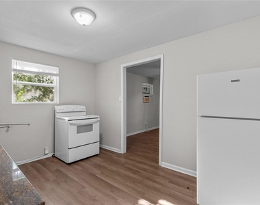 2328 Boss Street - Photo Thumbnail 5