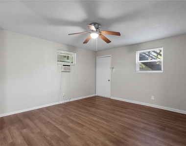 2328 Boss Street - Photo Thumbnail 2