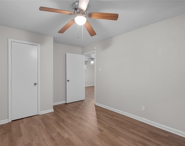 2328 Boss Street - Photo Thumbnail 7