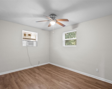 2328 Boss Street - Photo Thumbnail 6