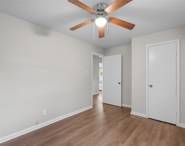 2328 Boss Street - Photo Thumbnail 10