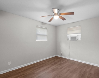 2328 Boss Street - Photo Thumbnail 9
