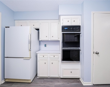 2306 Wallingford Drive - Photo Thumbnail 12