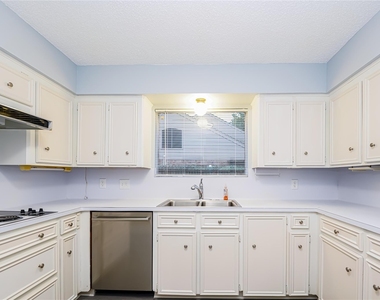 2306 Wallingford Drive - Photo Thumbnail 10