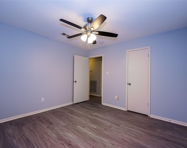 2306 Wallingford Drive - Photo Thumbnail 31
