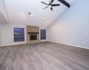 2306 Wallingford Drive - Photo Thumbnail 15