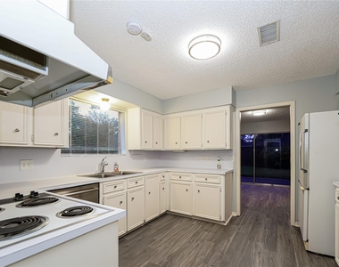 2306 Wallingford Drive - Photo Thumbnail 11
