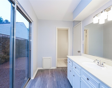 2306 Wallingford Drive - Photo Thumbnail 19