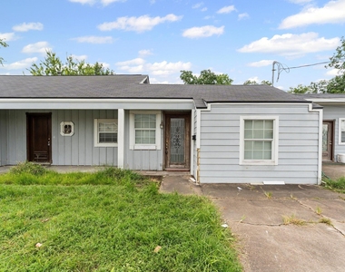 3216 Avenue I A - Photo Thumbnail 4