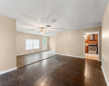 3216 Avenue I A - Photo Thumbnail 7