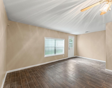 3216 Avenue I A - Photo Thumbnail 8