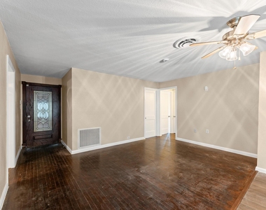 3216 Avenue I A - Photo Thumbnail 6