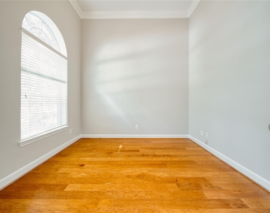 5619 Riverstone Crossing Drive - Photo Thumbnail 4