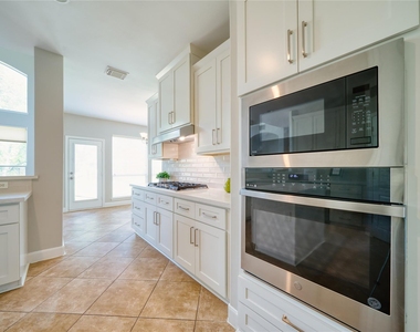 5619 Riverstone Crossing Drive - Photo Thumbnail 13