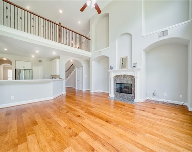5619 Riverstone Crossing Drive - Photo Thumbnail 9