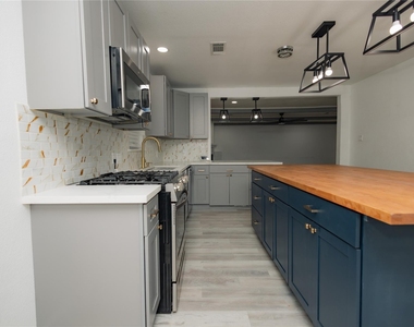 2202 4th Street - Photo Thumbnail 4